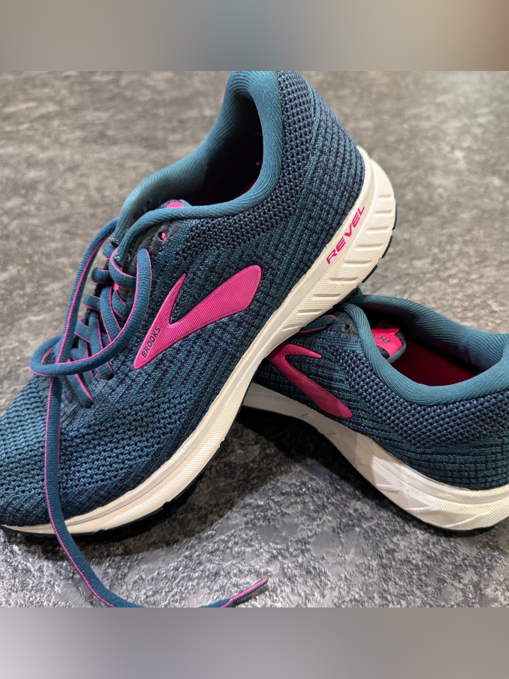 Brooks Revel Women's Teal and Pink Running Shoes